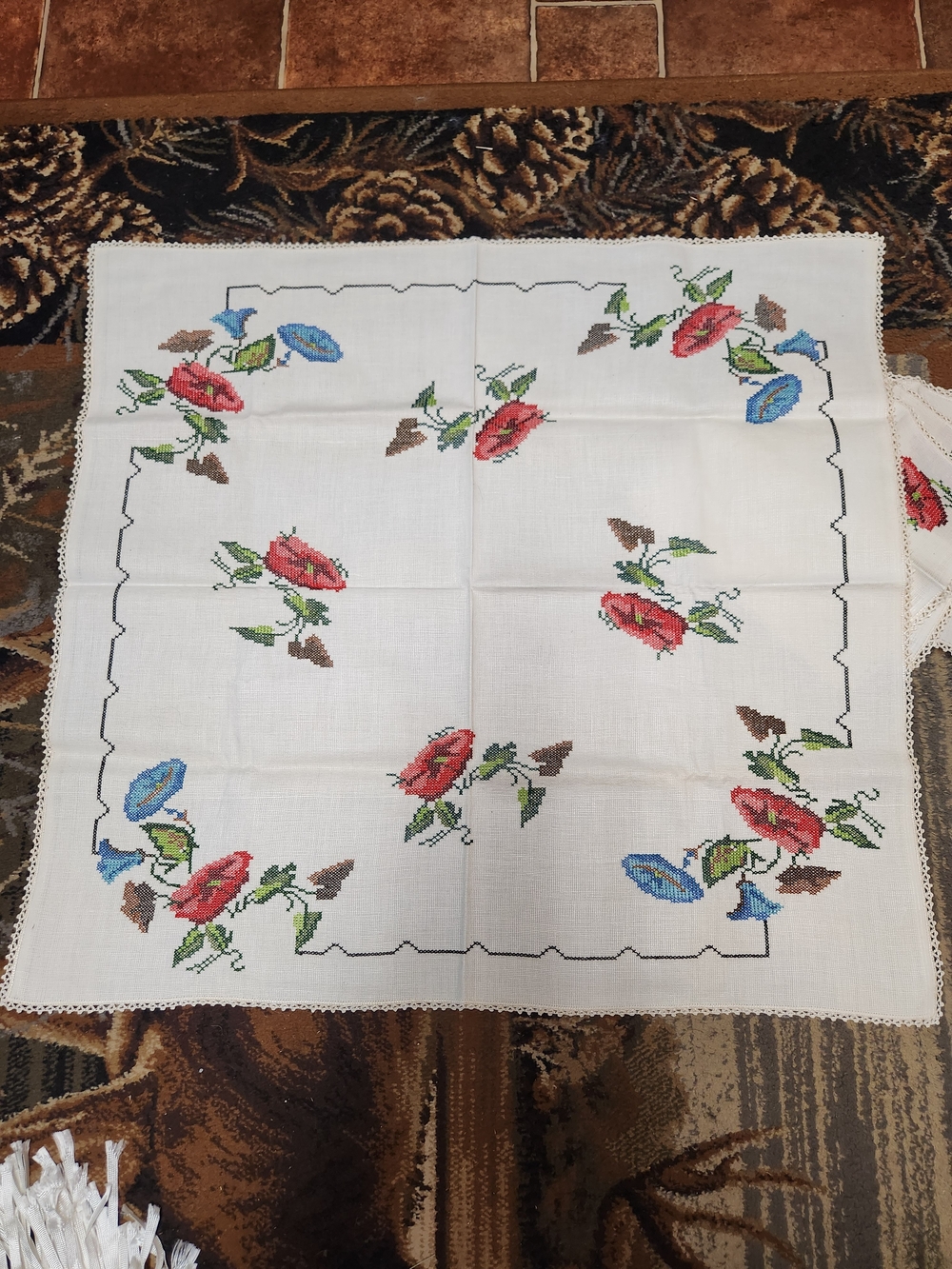 Table Runner Matchin Napkin Set - Picture 5 of 11